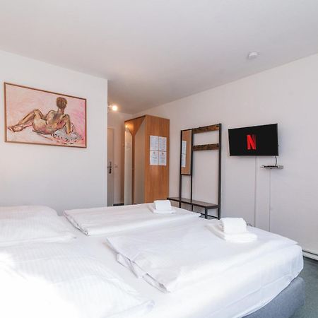 Hotel Cafe Galerie - Smart Tv - Free Parking Garbsen Eksteriør bilde