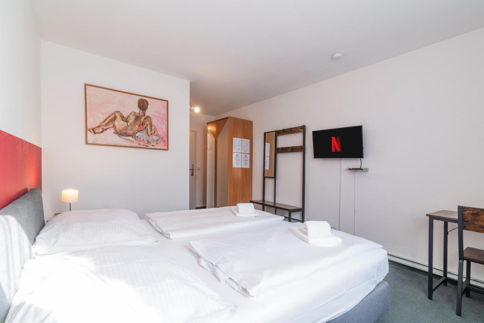 Hotel Cafe Galerie - Smart Tv - Free Parking Garbsen Eksteriør bilde