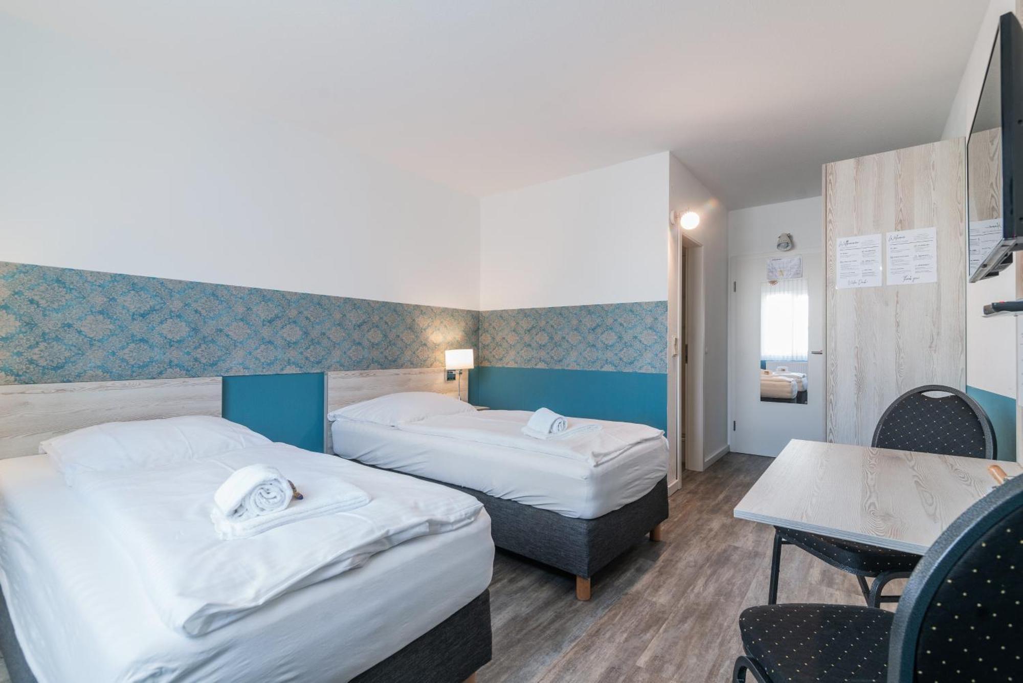 Hotel Cafe Galerie - Smart Tv - Free Parking Garbsen Eksteriør bilde