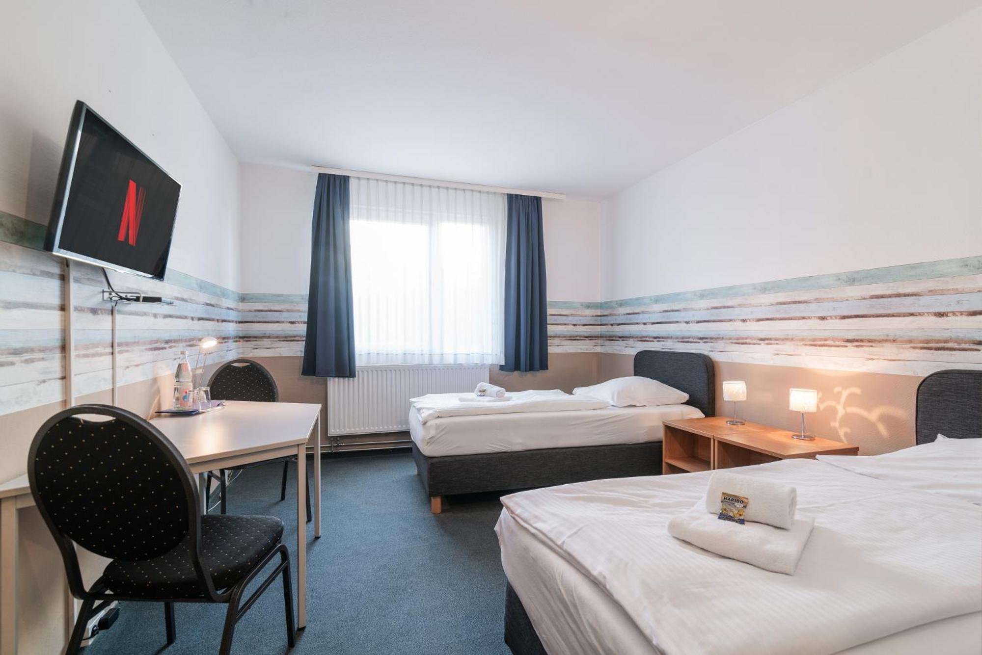 Hotel Cafe Galerie - Smart Tv - Free Parking Garbsen Eksteriør bilde