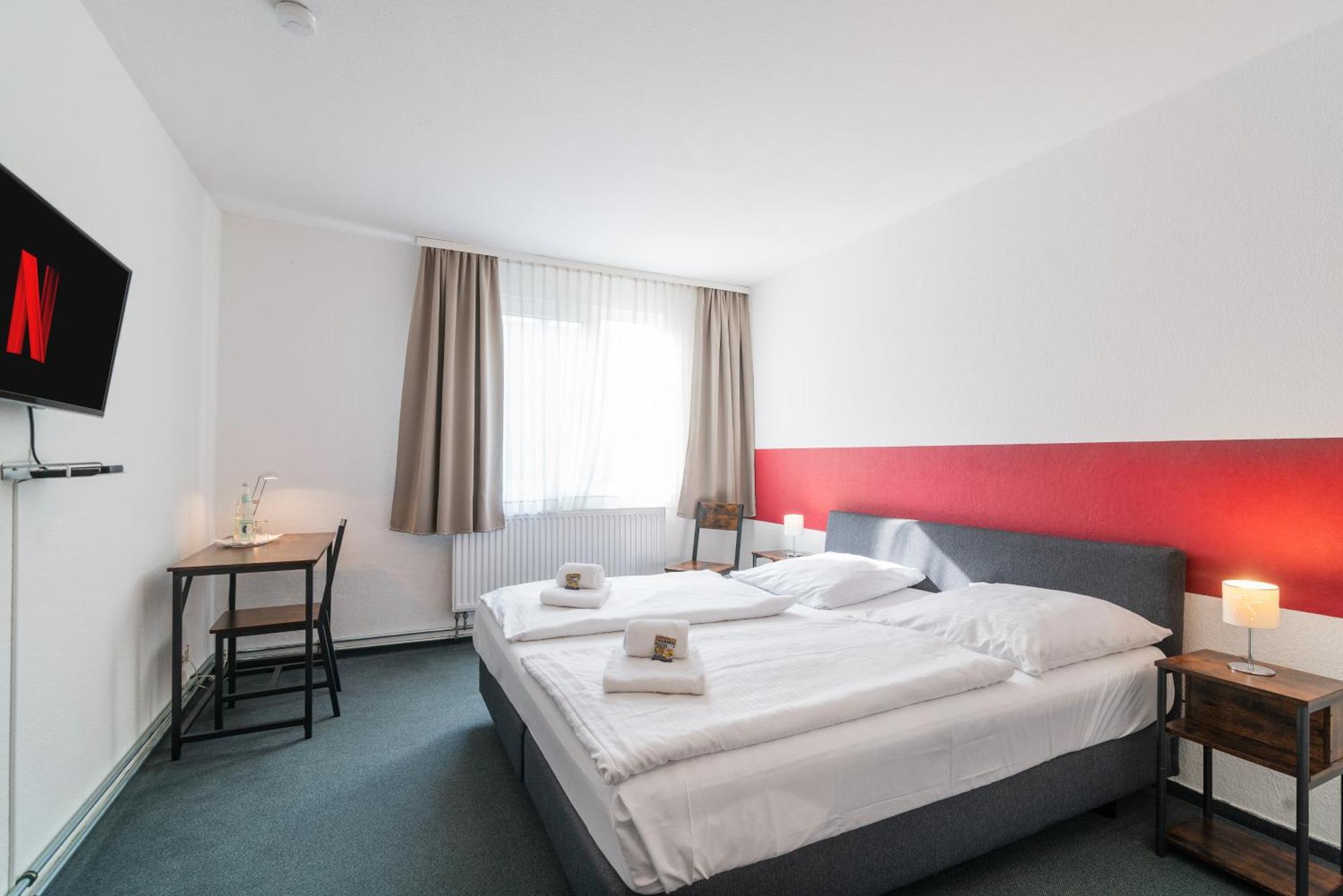 Hotel Cafe Galerie - Smart Tv - Free Parking Garbsen Eksteriør bilde