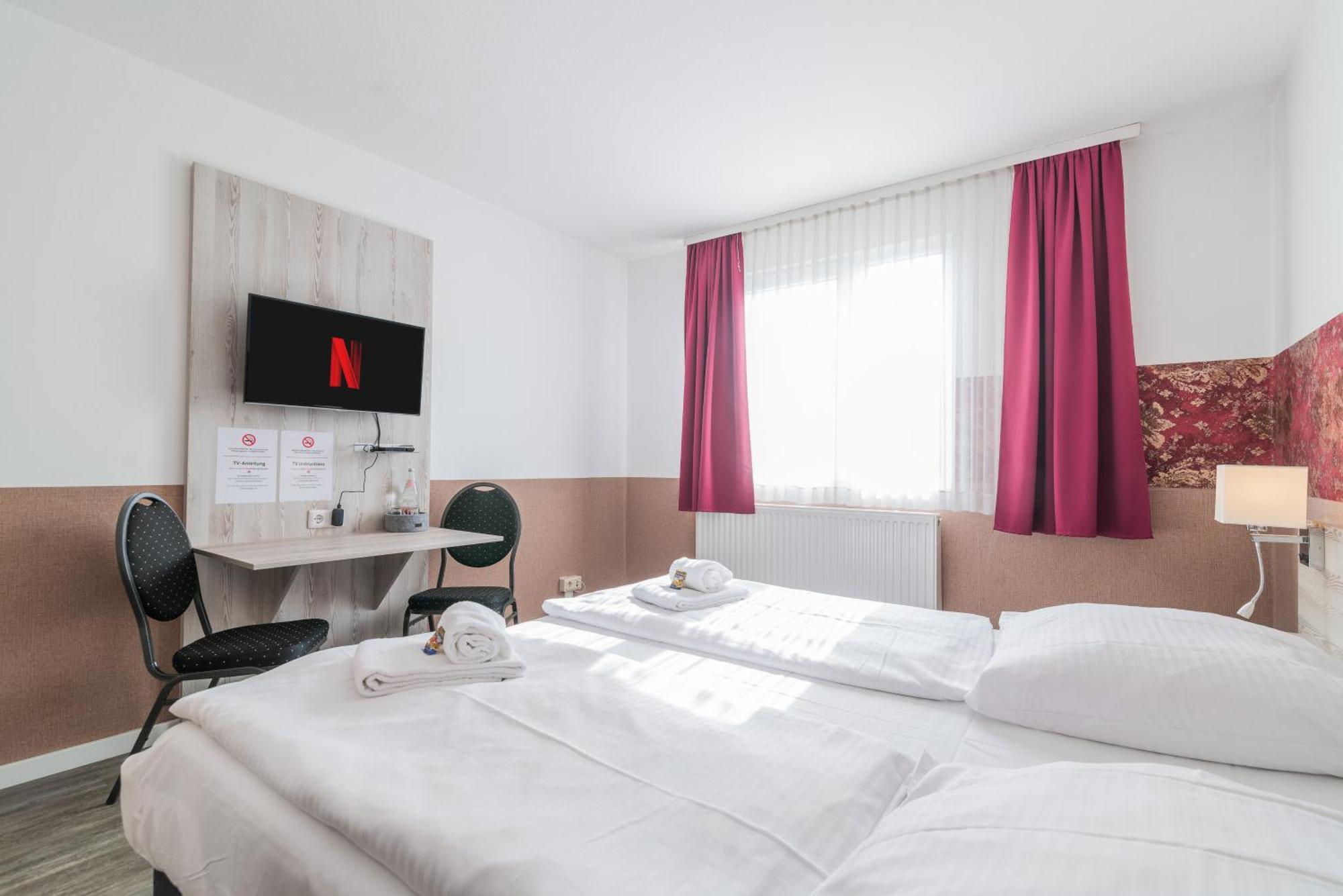 Hotel Cafe Galerie - Smart Tv - Free Parking Garbsen Eksteriør bilde