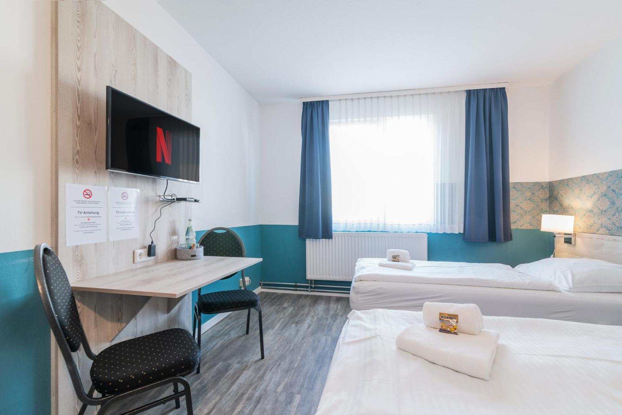 Hotel Cafe Galerie - Smart Tv - Free Parking Garbsen Eksteriør bilde