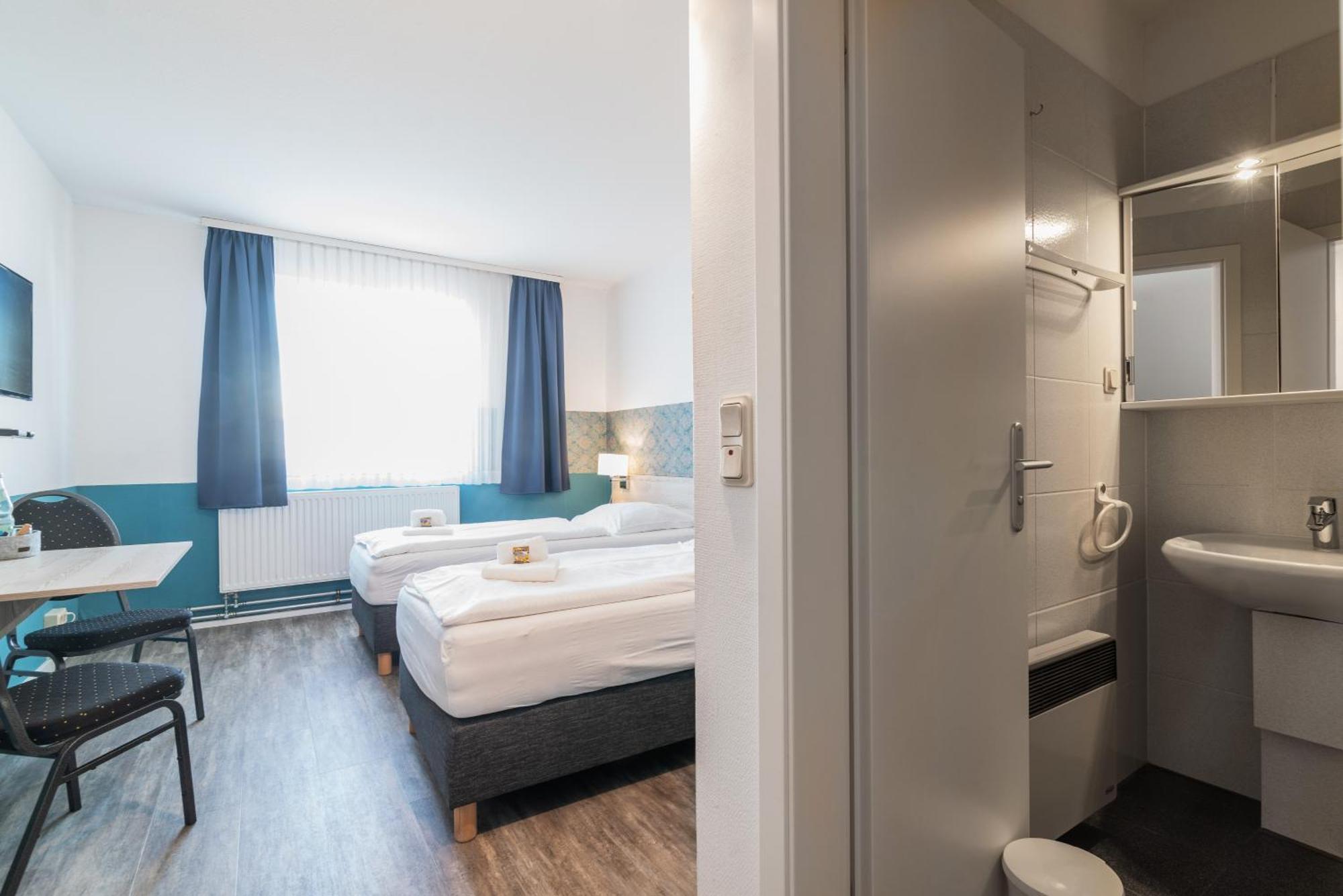 Hotel Cafe Galerie - Smart Tv - Free Parking Garbsen Eksteriør bilde