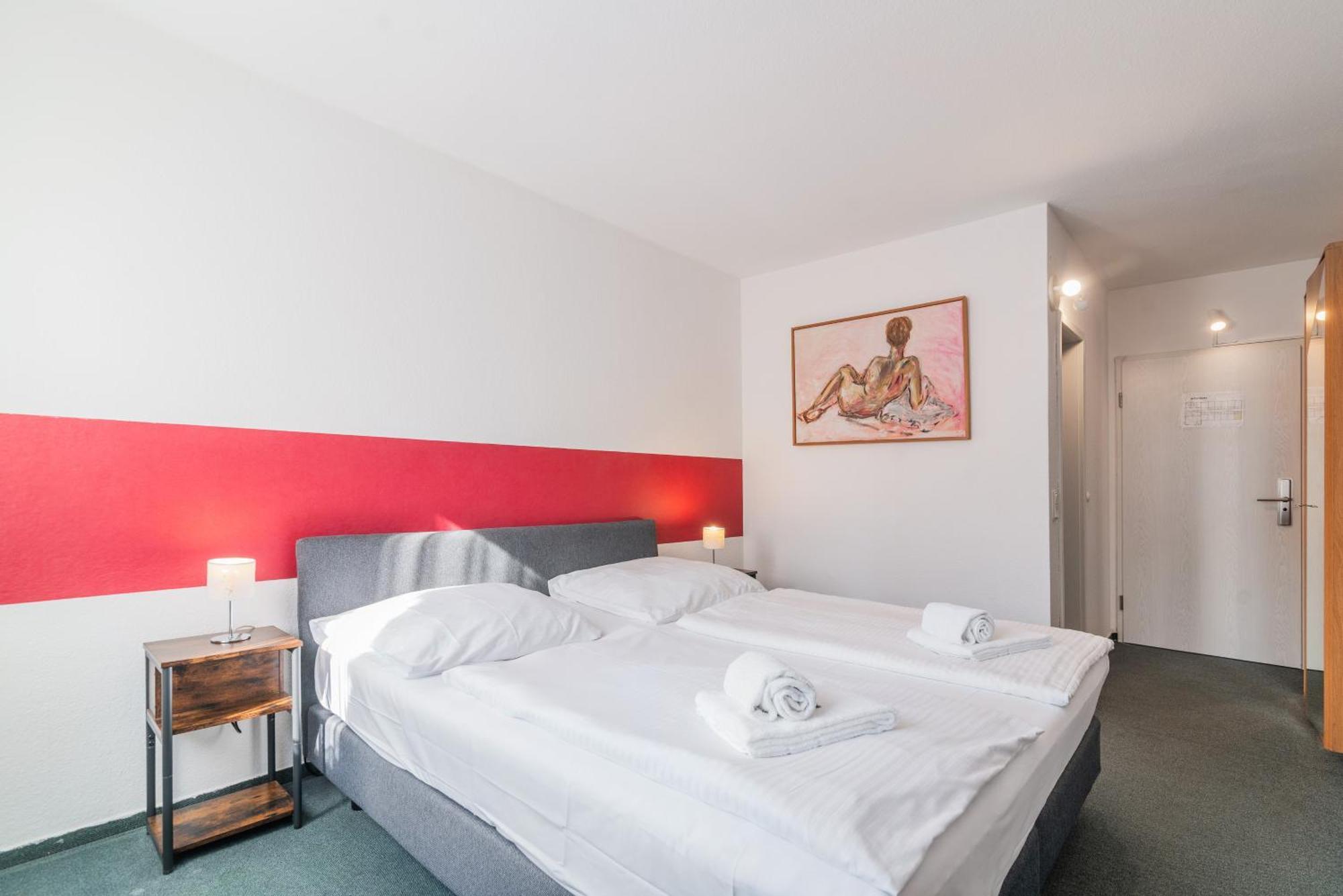 Hotel Cafe Galerie - Smart Tv - Free Parking Garbsen Eksteriør bilde